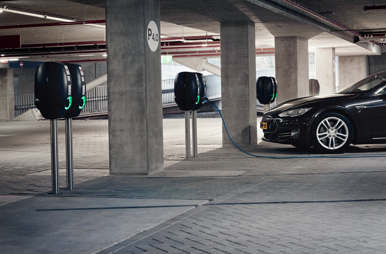 Medium Screen 72 DPI-Vattenfall_Parking_Garage_Charging_Points_Tesla-1