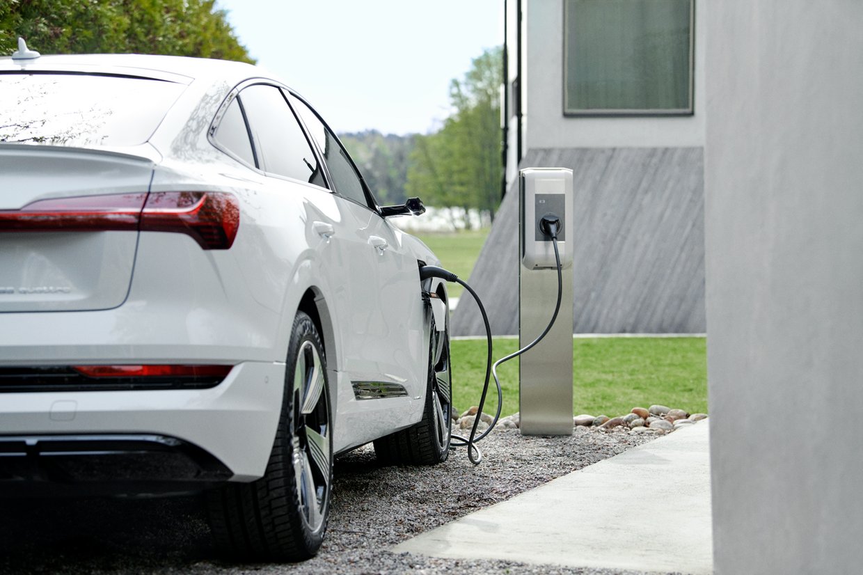Medium Screen 72 DPI-Vattenfall_living_audi_keba_charger_169