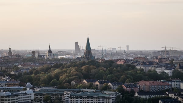 kopia- Small Screen 72 DPI-Vattenfall_brand_aerial_sthlm_city_dawn_church